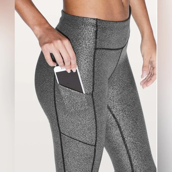 Lululemon Speed Up Tight *Foil 28" in Luminosity Foil Print Black Silver Size 4 - Picture 6 of 6